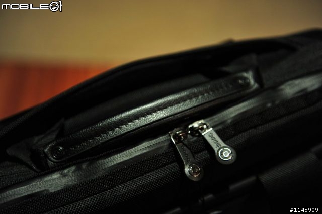 [宅男救星] Booq Cobra Brief L 電腦包