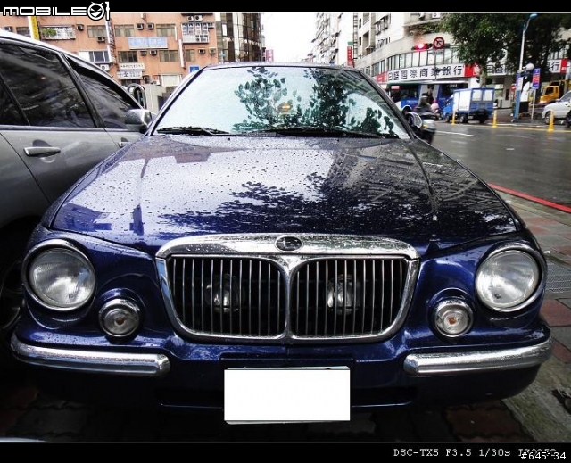 請問這輛車的型號是???