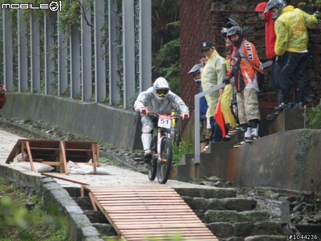 2011/01/08 Specialized 黃金小鎮精英下坡賽 照片
