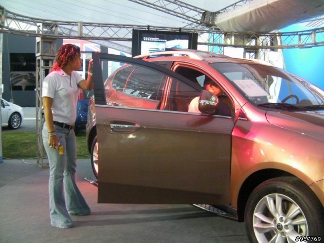 （1/4車頭燈照片更新）「這是來自我故鄉台灣的車子」：轉載一位參與多明尼加車展的工作人員心得