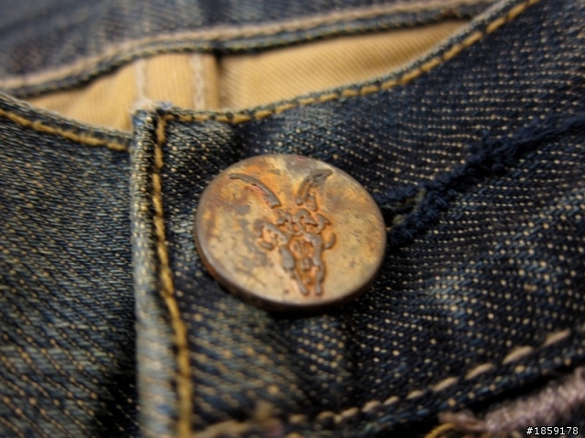 來個冷門分享：Allsaints 牛仔褲。