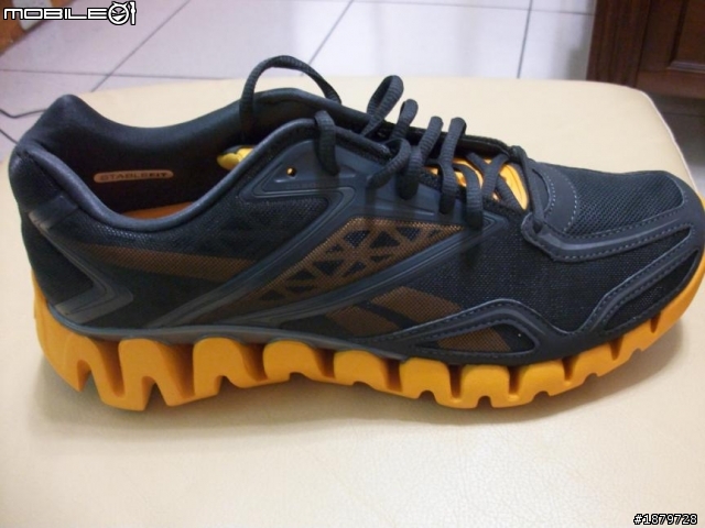 一雙可以極速奔馳的翅膀!!Reebok zigtech 開箱分享~