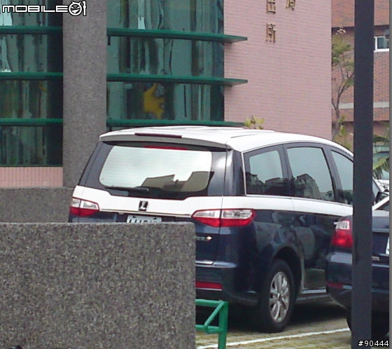 今天在家附近看到的警備車…
