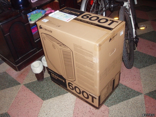 [純開箱]過完年 幫電腦換個新家 流線胖寶貝 Corsair 600T