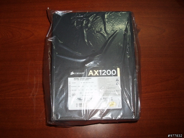 [純開箱]過完年 幫電腦換個新家 流線胖寶貝 Corsair 600T