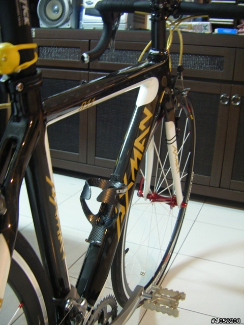 [分享]AXMAN R11 黑金 碳纖維公路車 (2/17新增AMAIN T. RD40SL鋁合金板輪)