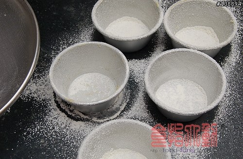 [烘焙菜鳥日誌] 團購超夯「熔岩巧克力小蛋糕」在家也能看火山熔岩秀！