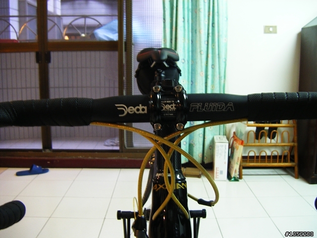 [分享]AXMAN R11 黑金 碳纖維公路車 (2/17新增AMAIN T. RD40SL鋁合金板輪)