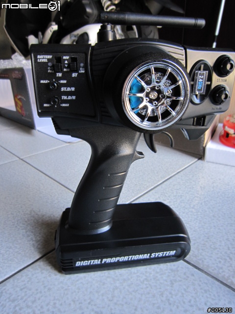 4WD 1/10電動遙控甩尾車...他的名字是飄移強者