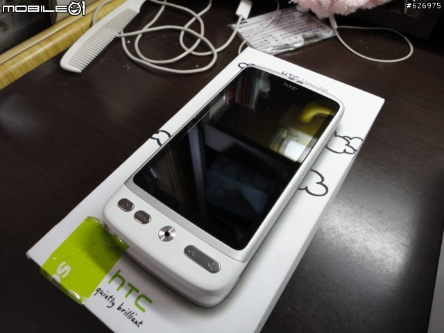 晚來的開箱文  ~~~  HTC Desire白