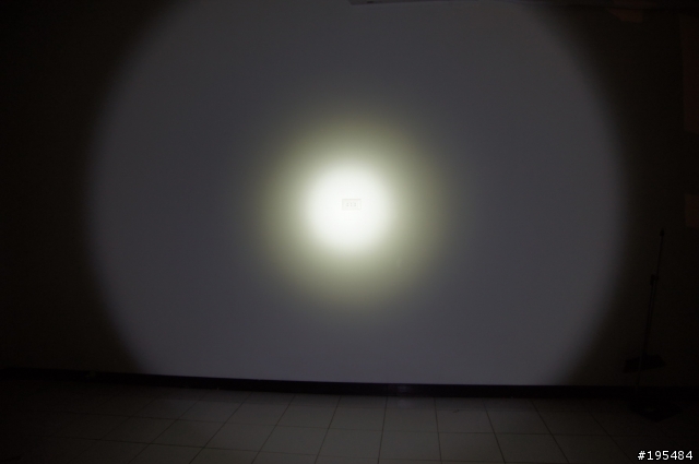 UltraFire C8 CREE XM-L T6 LED 入手