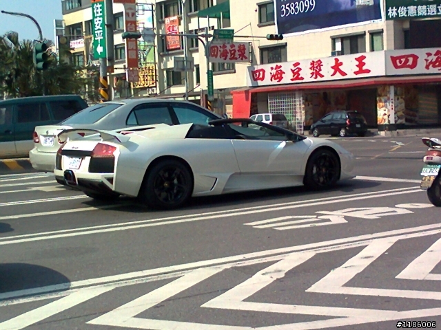 人生拍到的第二台牛->>>LP640 Roadster ??