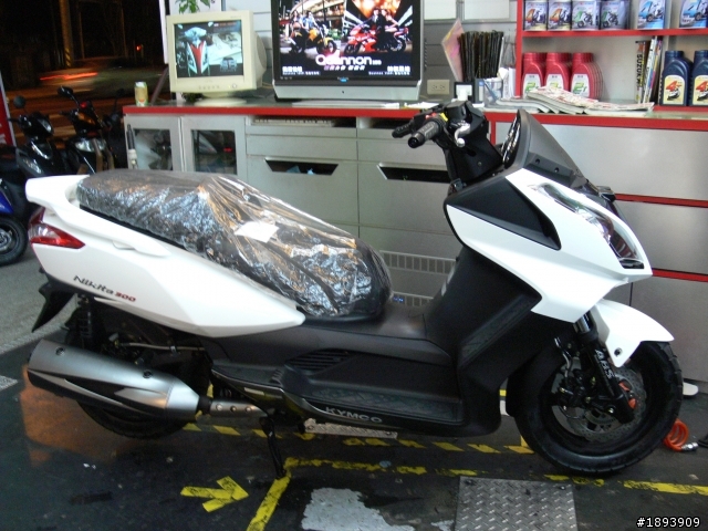 耶搶頭香~牽新車啦，2011年新款Nikita300