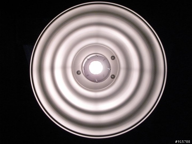 箱開完了之  MOLA Setti Silver Reflector 28,0” (70CM) 美膚雷達罩