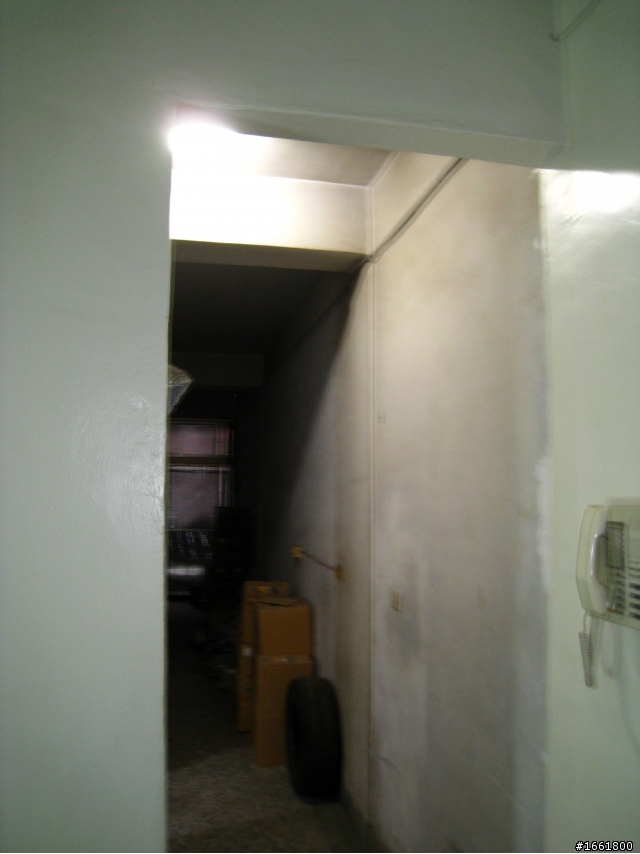 請教11坪長方形小套房裝潢格局規劃..(附簡易示意圖)
