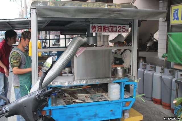 六甲老牌古早味蔥油餅