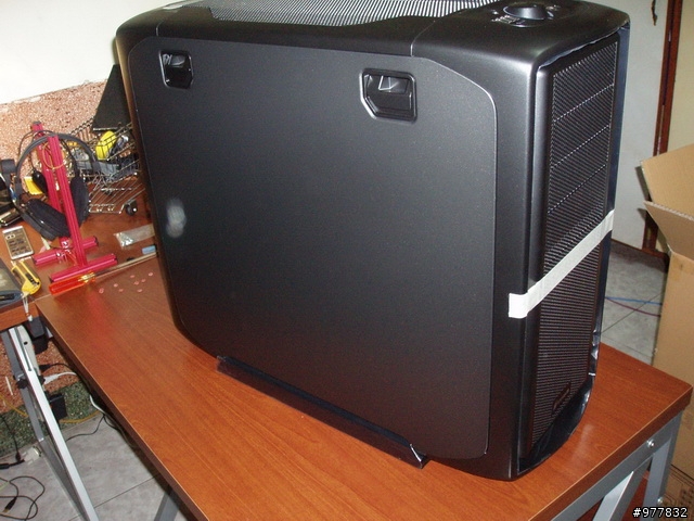 [純開箱]過完年 幫電腦換個新家 流線胖寶貝 Corsair 600T