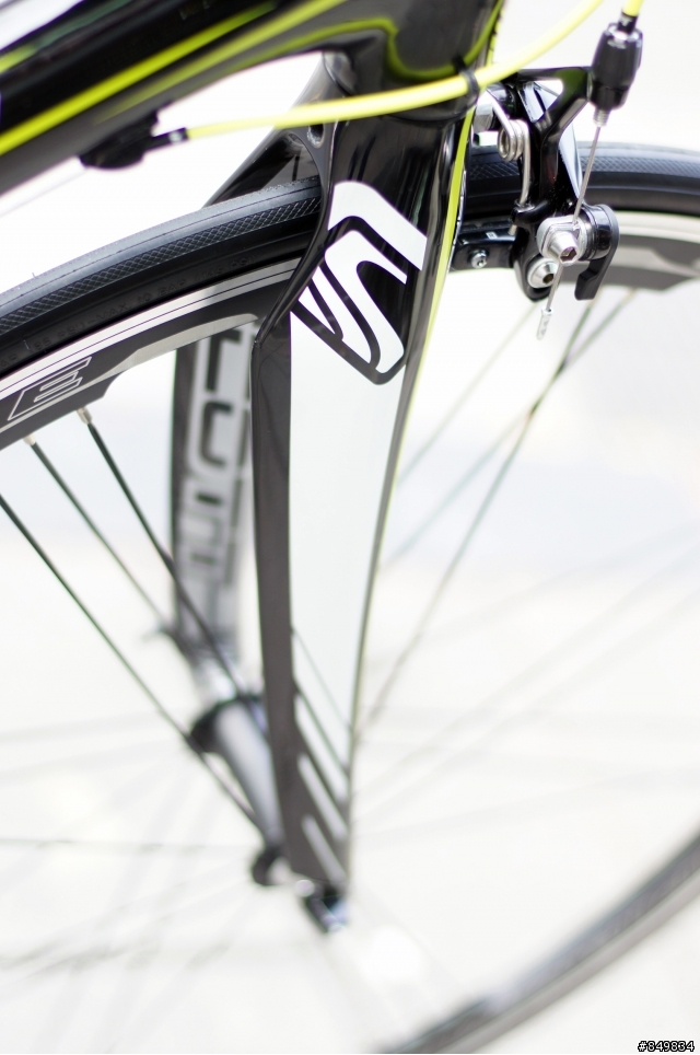 [7.3kg] 閃電CR1 SCOTT 碳纖公路車登場。