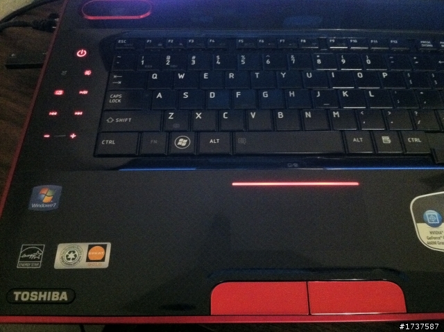 [開箱]  Toshiba 最高效能機種 Qosmio - X505 第一次開箱 !!