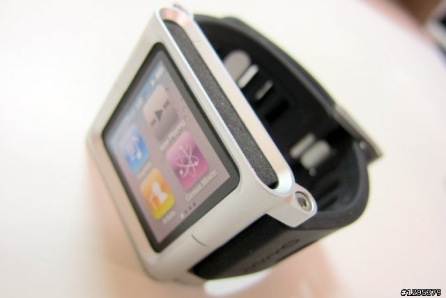 [開箱]使用航太金屬的iPod Nano錶帶--LunaTik (同場加映iPod藍芽傳輸器)