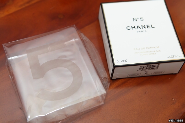 當珠寶皇帝遇見銀飾帝王--Chrome Hearts 經典十字架墜子與皮繩搭配(特別附錄--Chanel N°5 攜帶式香氛組)