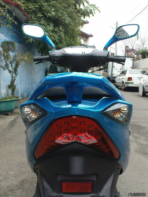 [開箱]終於等到我的大鯊魚..........GSR125開箱!!!!