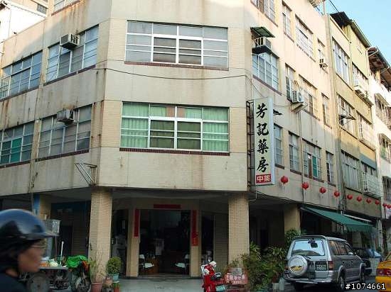 鹽埕區的大禮街沙仔地市場~老阿嬤的黑輪攤．為母則強的故事