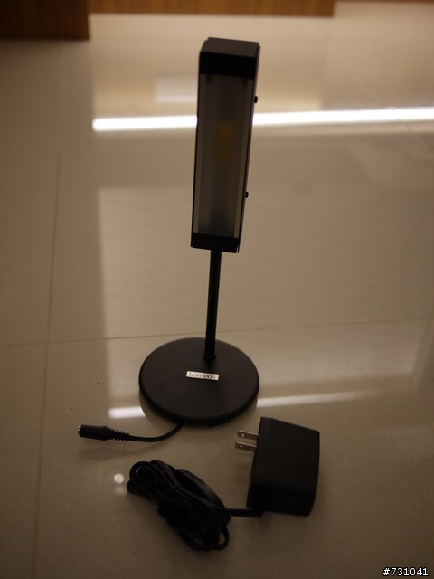 [LED燈DIY安裝開箱] 手癢  自己DIY裝了幾個小燈 還有氣氛檯燈 HOLA買的LUMEOS LED燈