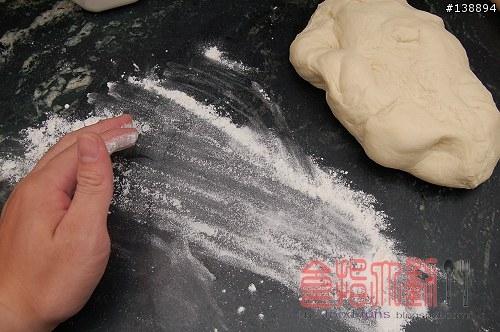 [烘焙菜鳥日誌] 簡易又美味「茄汁披薩」自己揉麵團最有味道！