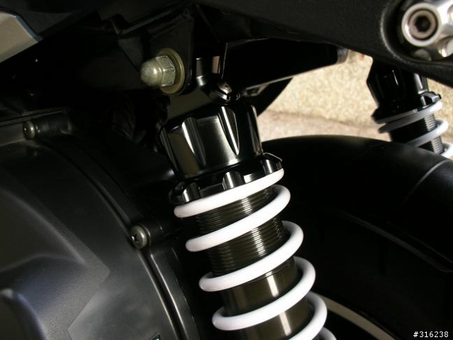 [分享] 新勁戰懸吊升級 Fit shox 後避震器