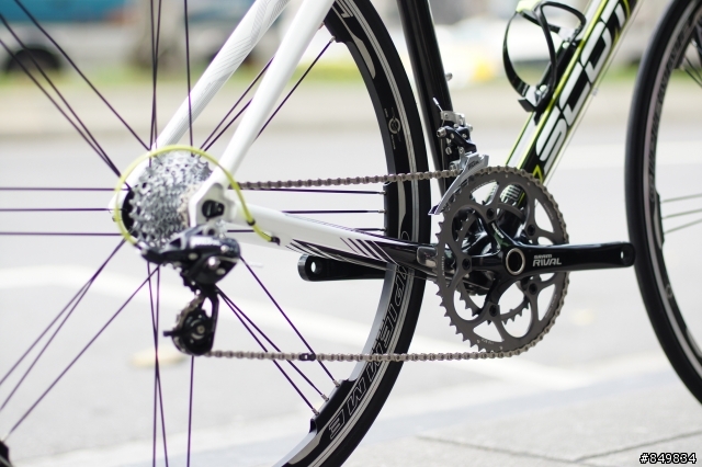 [7.3kg] 閃電CR1 SCOTT 碳纖公路車登場。