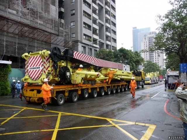 LIEBHERR-1200T吊車上工了 "2/16日新增巨怪躺下照片(拆除)"