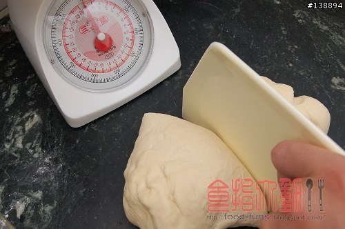 [烘焙菜鳥日誌] 簡易又美味「茄汁披薩」自己揉麵團最有味道！