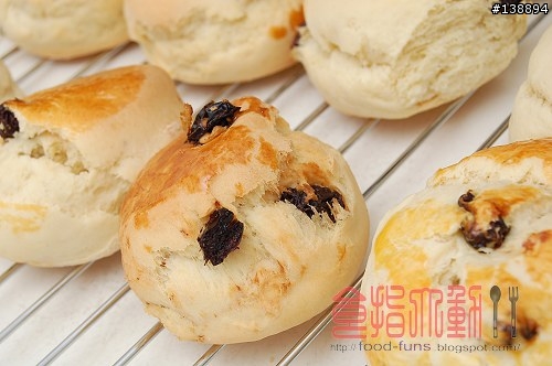 [烘焙菜鳥日誌] 爆很大的「葡萄司康餅」(Scone) ~味道還不賴呢！