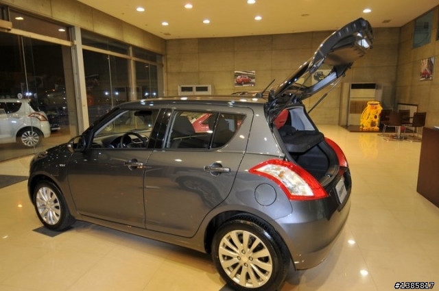 燒滾滾的all new suzuki swift 新車照