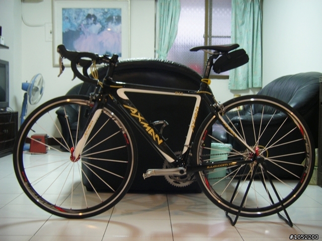 [分享]AXMAN R11 黑金 碳纖維公路車 (2/17新增AMAIN T. RD40SL鋁合金板輪)