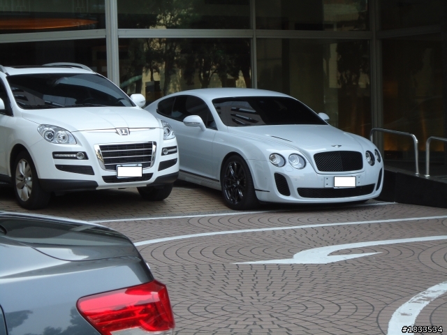喜X登的左右護法!BENTLEY
