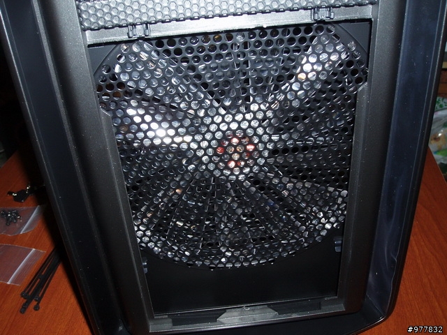 [純開箱]過完年 幫電腦換個新家 流線胖寶貝 Corsair 600T