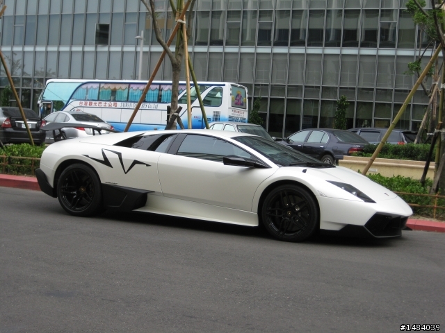 好幾隻牛--Lamborghini
