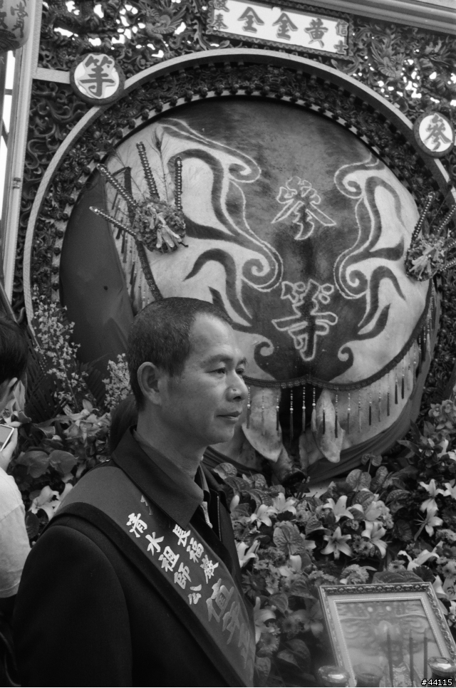 [分享]初六三峽祖師廟神豬~黑白底片