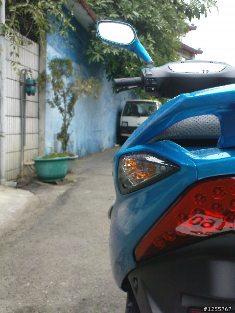 [開箱]終於等到我的大鯊魚..........GSR125開箱!!!!