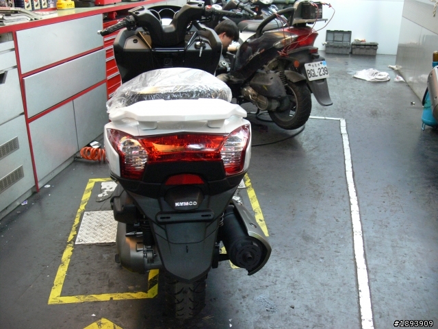 耶搶頭香~牽新車啦，2011年新款Nikita300