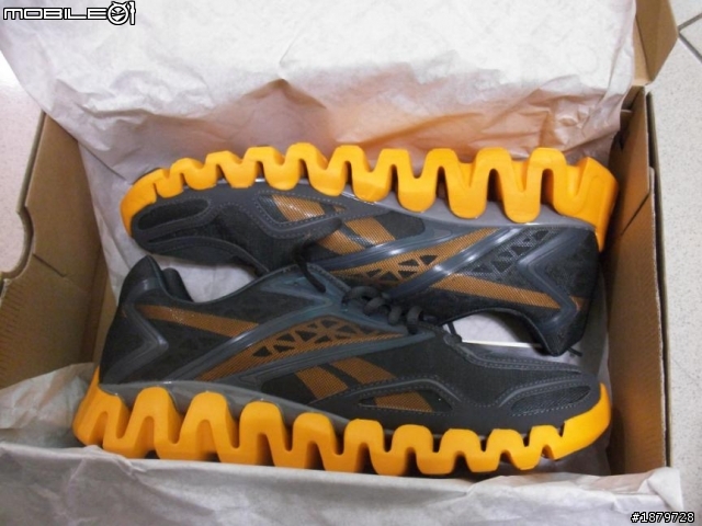 一雙可以極速奔馳的翅膀!!Reebok zigtech 開箱分享~