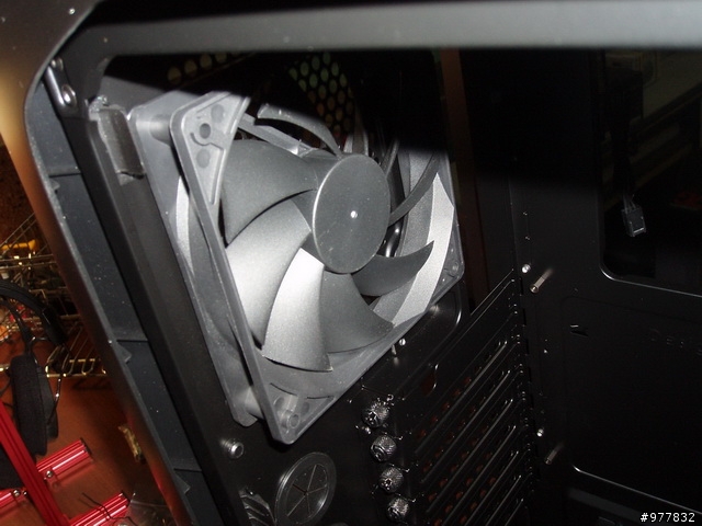 [純開箱]過完年 幫電腦換個新家 流線胖寶貝 Corsair 600T