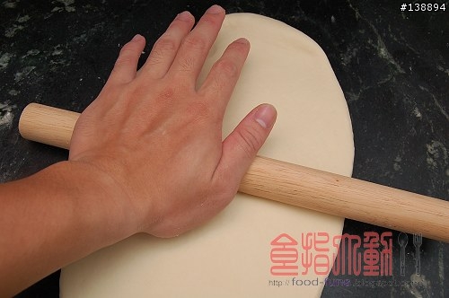 [烘焙菜鳥日誌] 簡易又美味「茄汁披薩」自己揉麵團最有味道！