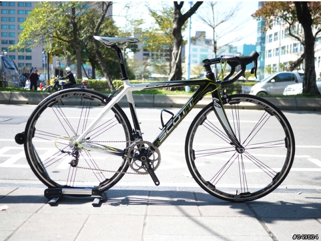 [7.3kg] 閃電CR1 SCOTT 碳纖公路車登場。