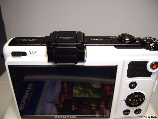 [開箱] OLYMPUS XZ-1 白