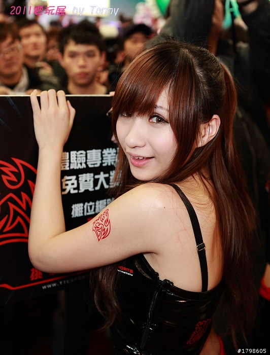 2011電玩展,暴多人的啊~~