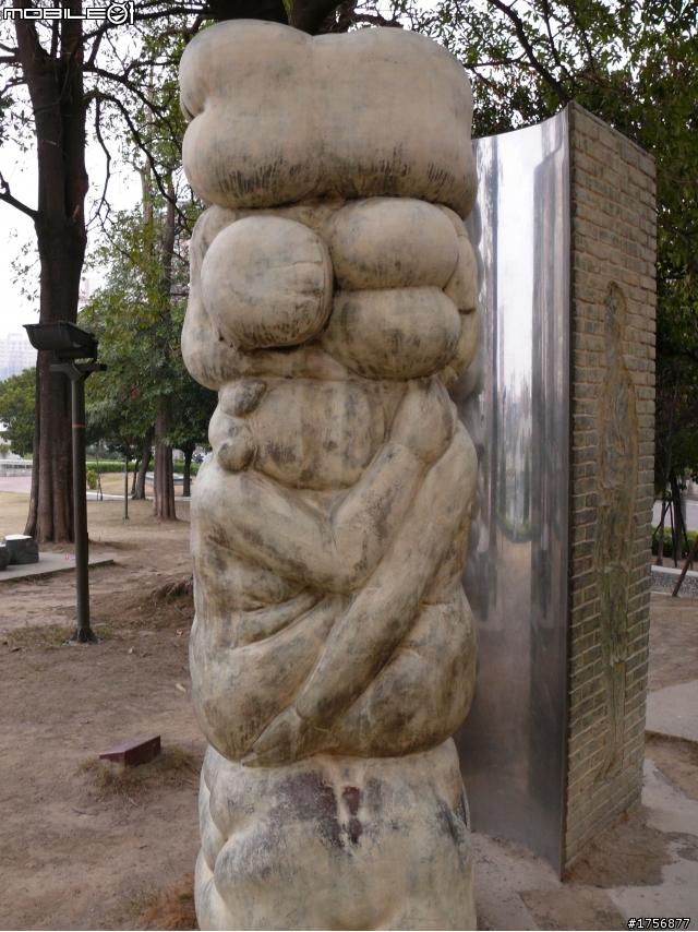 【小品】台中市區''豐樂雕塑公園''任意跑