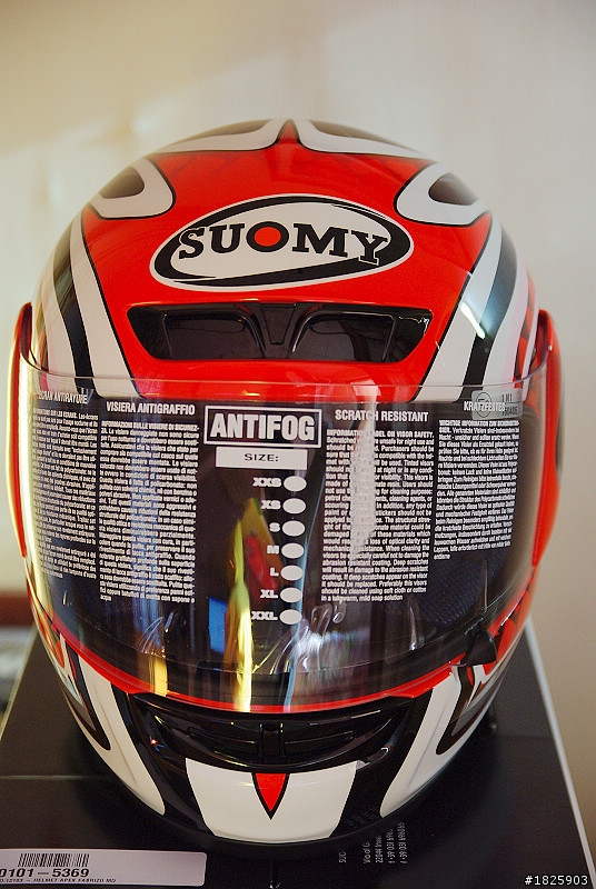 [開箱] 超輕量2011新帽 SUOMY APEX Fabrizio選手帽